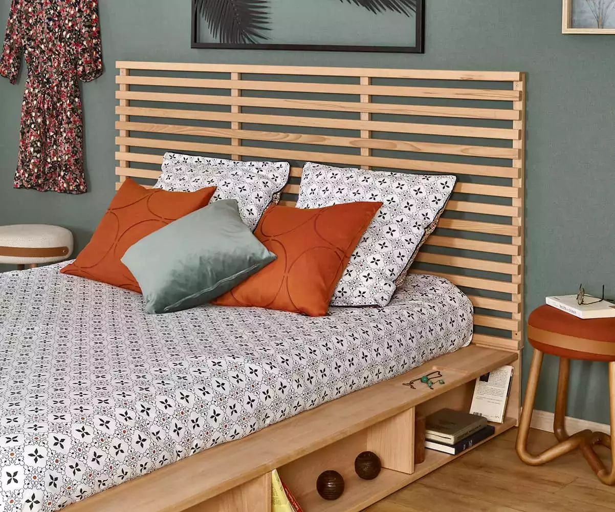Tête de lit Hooker présentée avec le lit Galion en 140x190