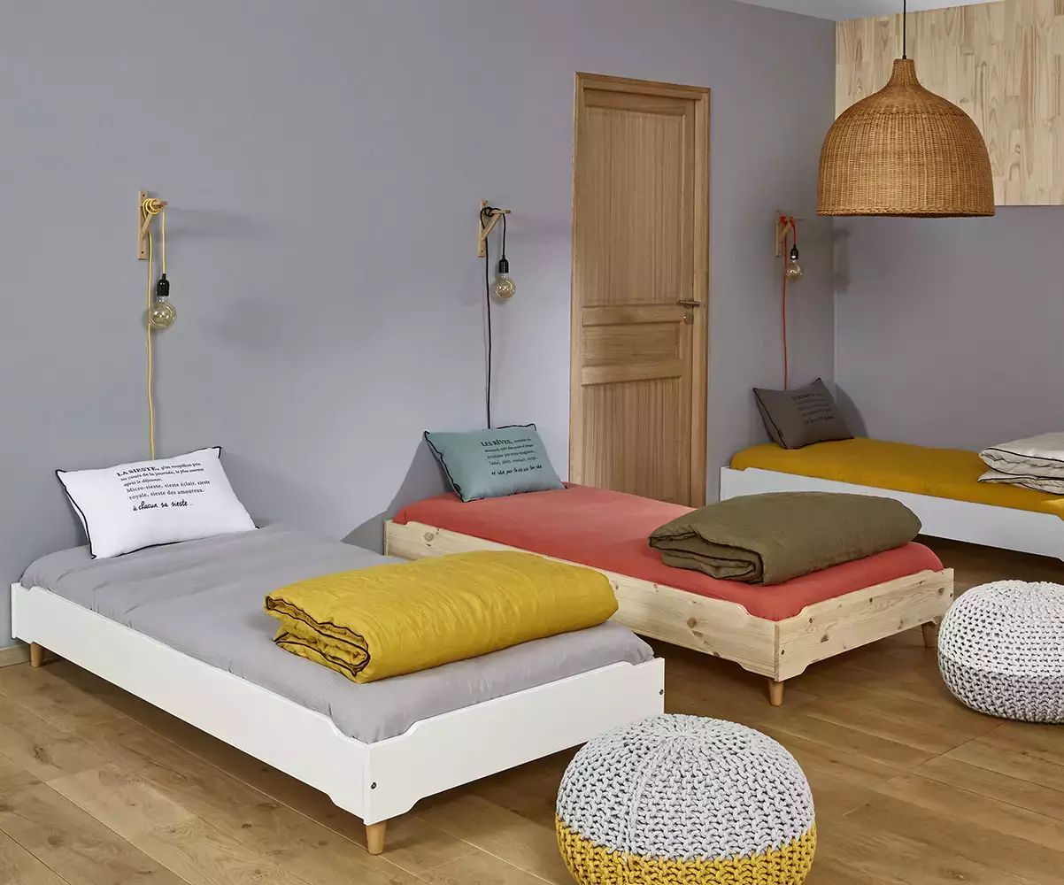 Lits empilables Vaka avec pieds (en option)