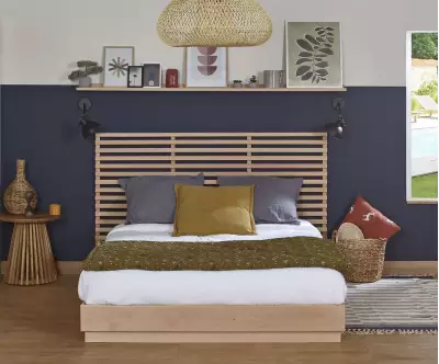 Lit en bois massif Lakana avec tête de lit 174 cm