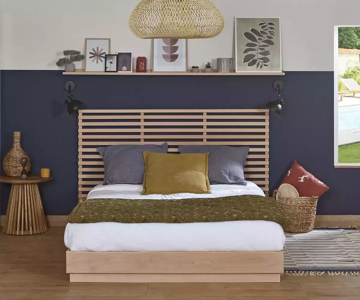 Lit en bois massif Lakana avec tête de lit 174 cm
