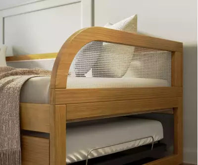 Zoom sur le lit banquette Makau avec matelas