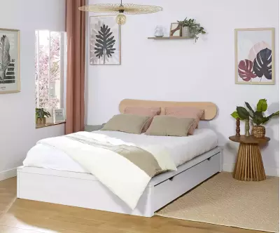 Lit double Akara avec tête de lit Kauai est fourni avec une grande tête de lit en bois massif