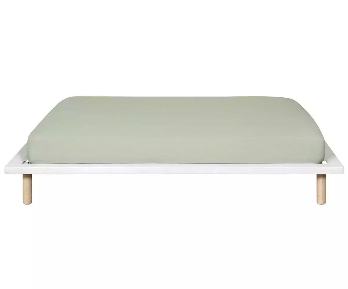 Lit Savo avec matelas conçu en bois massif