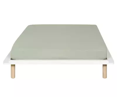 Lit Savo avec matelas affiche un design simple et moderne
