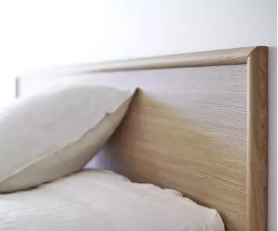 Tête de lit en bois