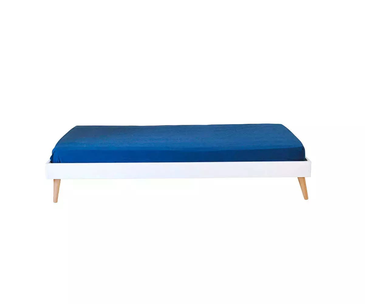 Lit en bois massif Euphor avec matelas