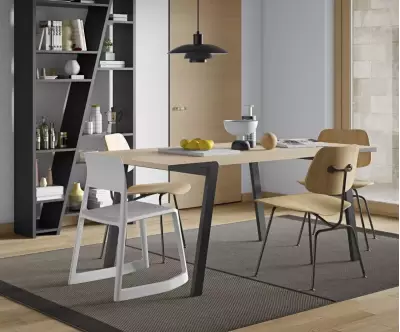 Table à manger Drift a un style industriel