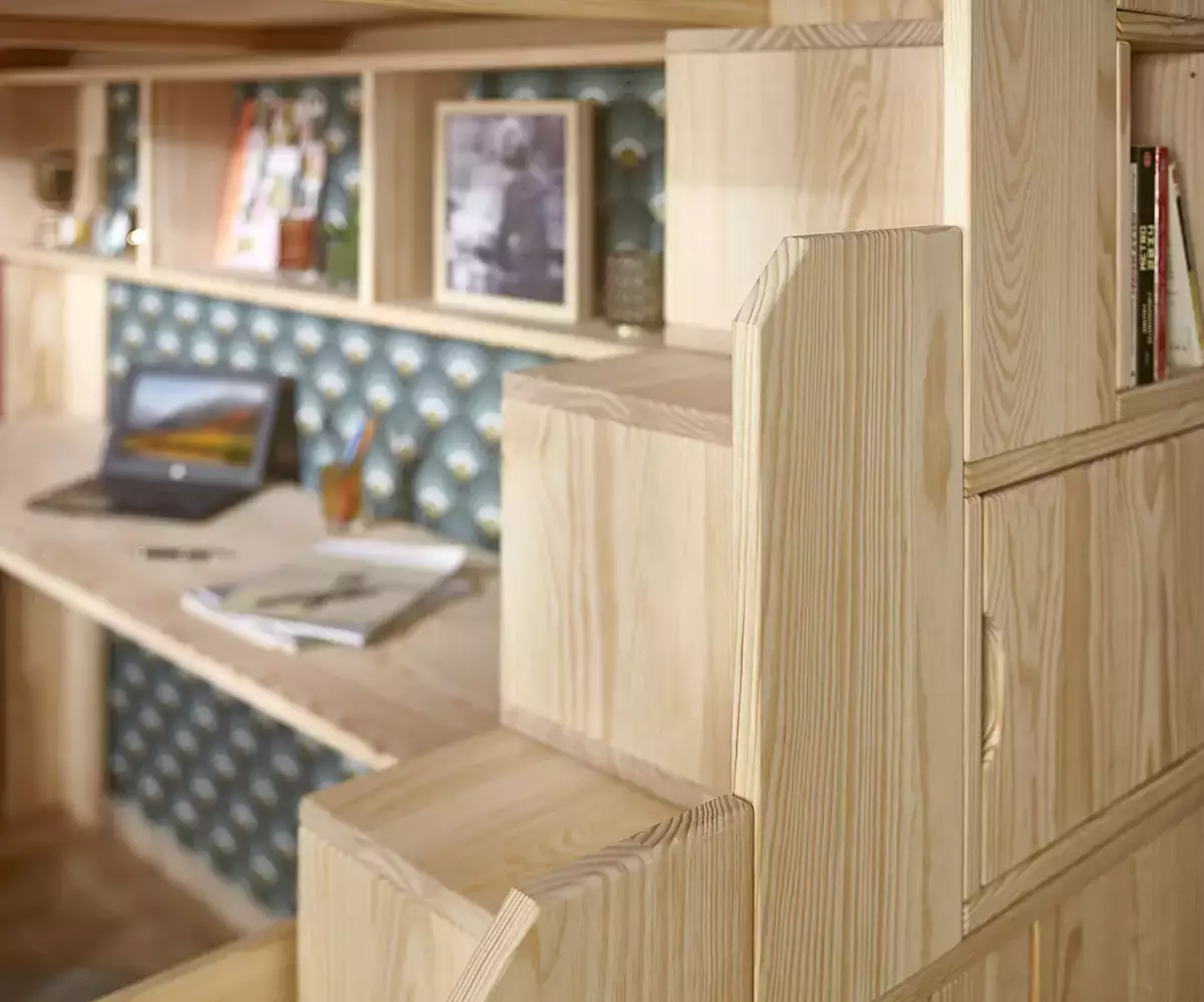 Détails module escalier bois naturel