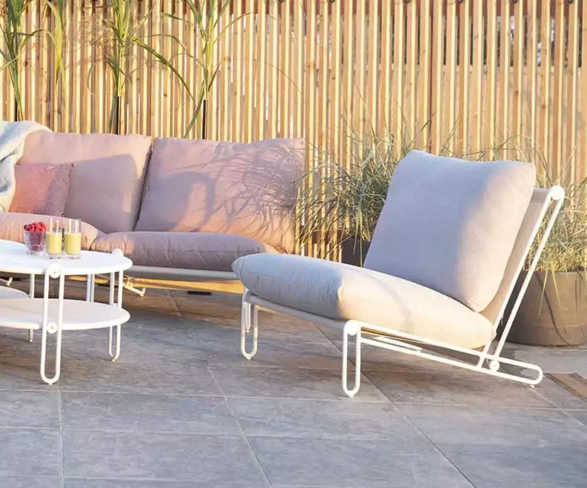 Fauteuil en tissu et métal gris et blanc