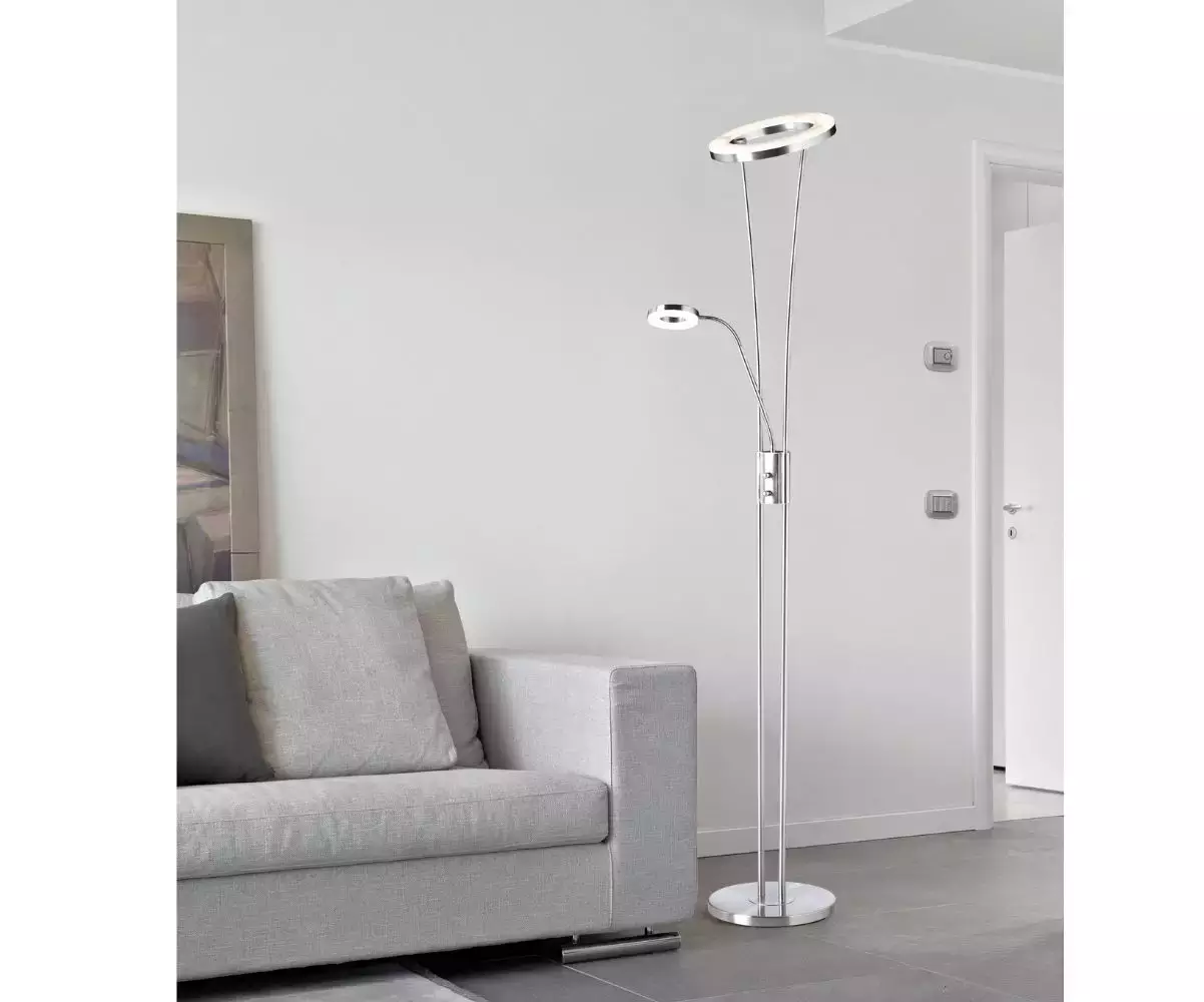Lampadaire Afeva, coloris chromée crée une ambiance chaleureuse