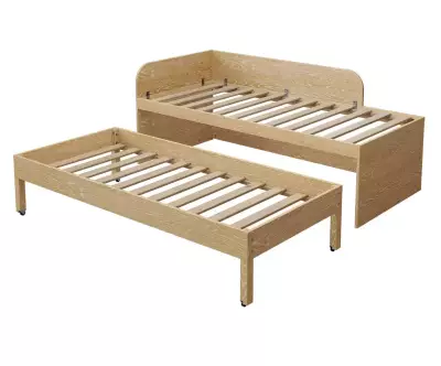 Couchage déplié pour le lit Ludlow en bois naturel