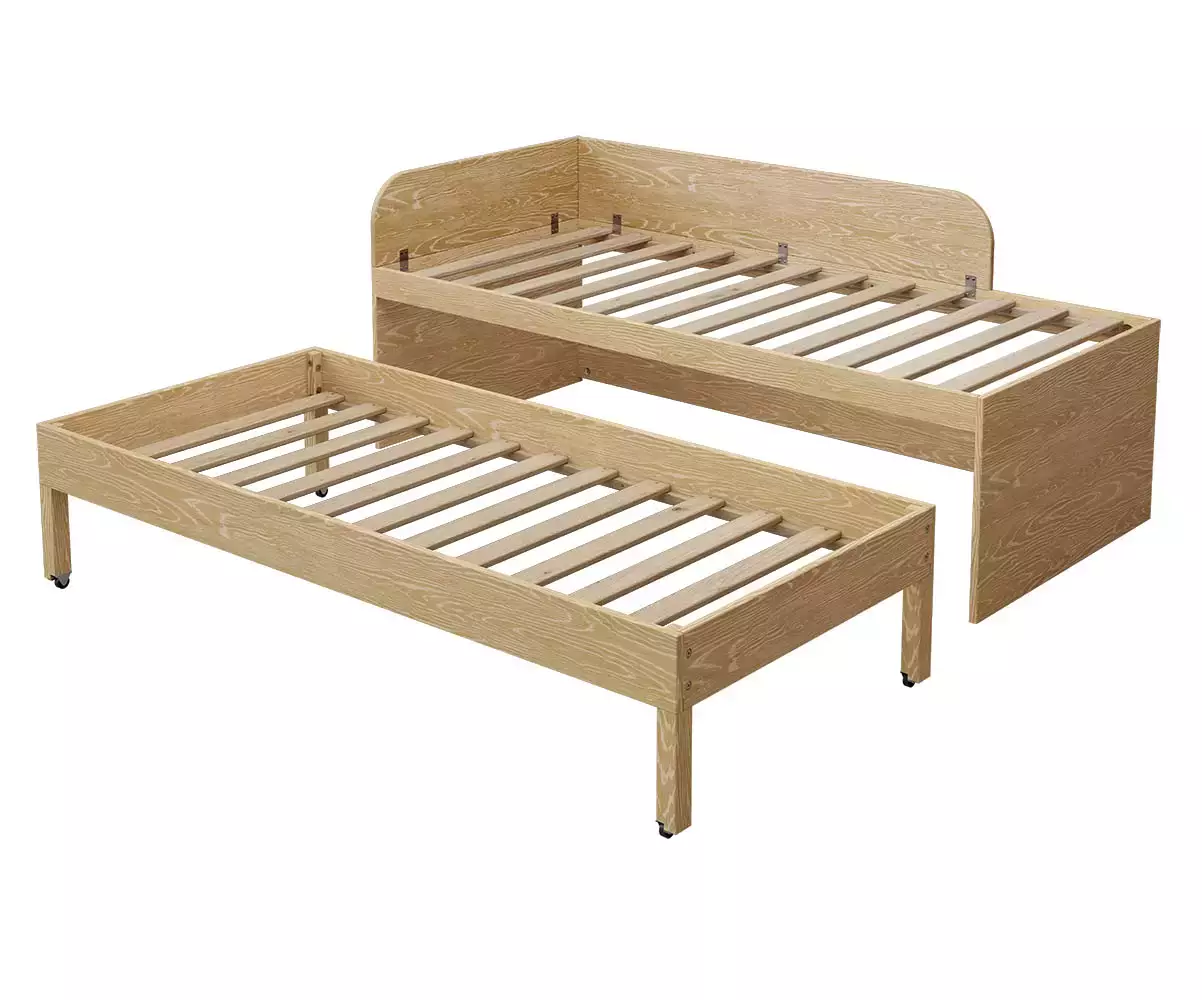 Couchage déplié pour le lit Ludlow en bois naturel