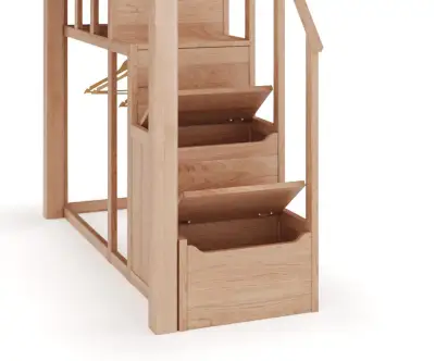 Zoom sur les marches de l'escalier ouvertes avec rangement
