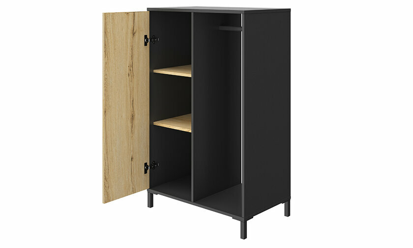 Petit vestiaire avec porte