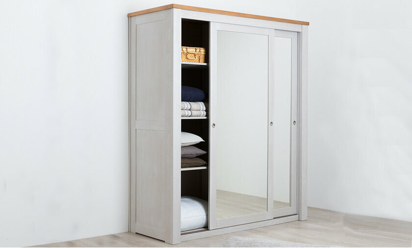 Armoire Cyllne gris clair et miel ouverte