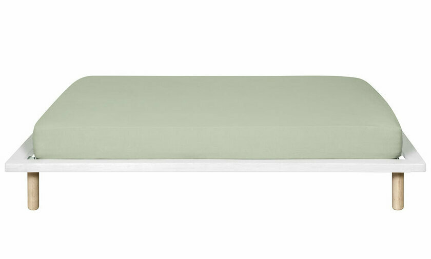 Lit Savo avec matelas affiche un design simple et moderne