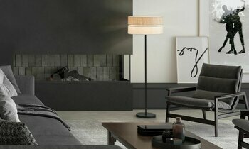 Lampadaire Sisia coloris noir et lin a un style contemporain