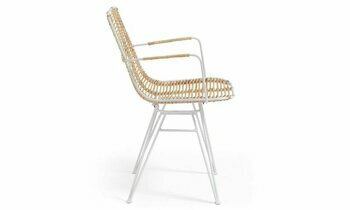 fauteuil avec structure en metal blanc et assise en rotin nils