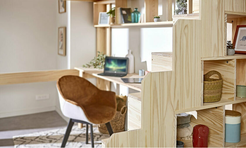 Zoom escalier avec rangement bois