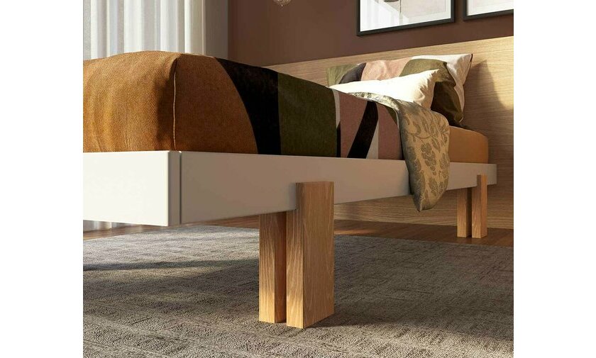 Zoom sur le lit Keli en bois massif