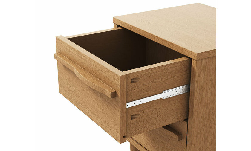Table de chevet bois massif finition noisette - grands tiroirs