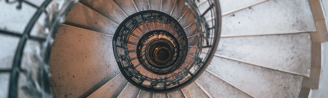 4 idées tendance pour décorer sa cage d’escalier